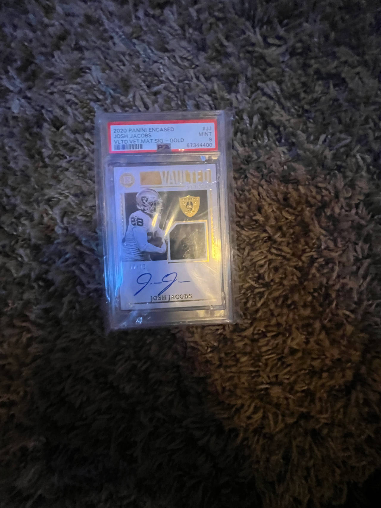 2020 Panini Encased Josh Jacobs Vaulted Veteran Material Signature Gold