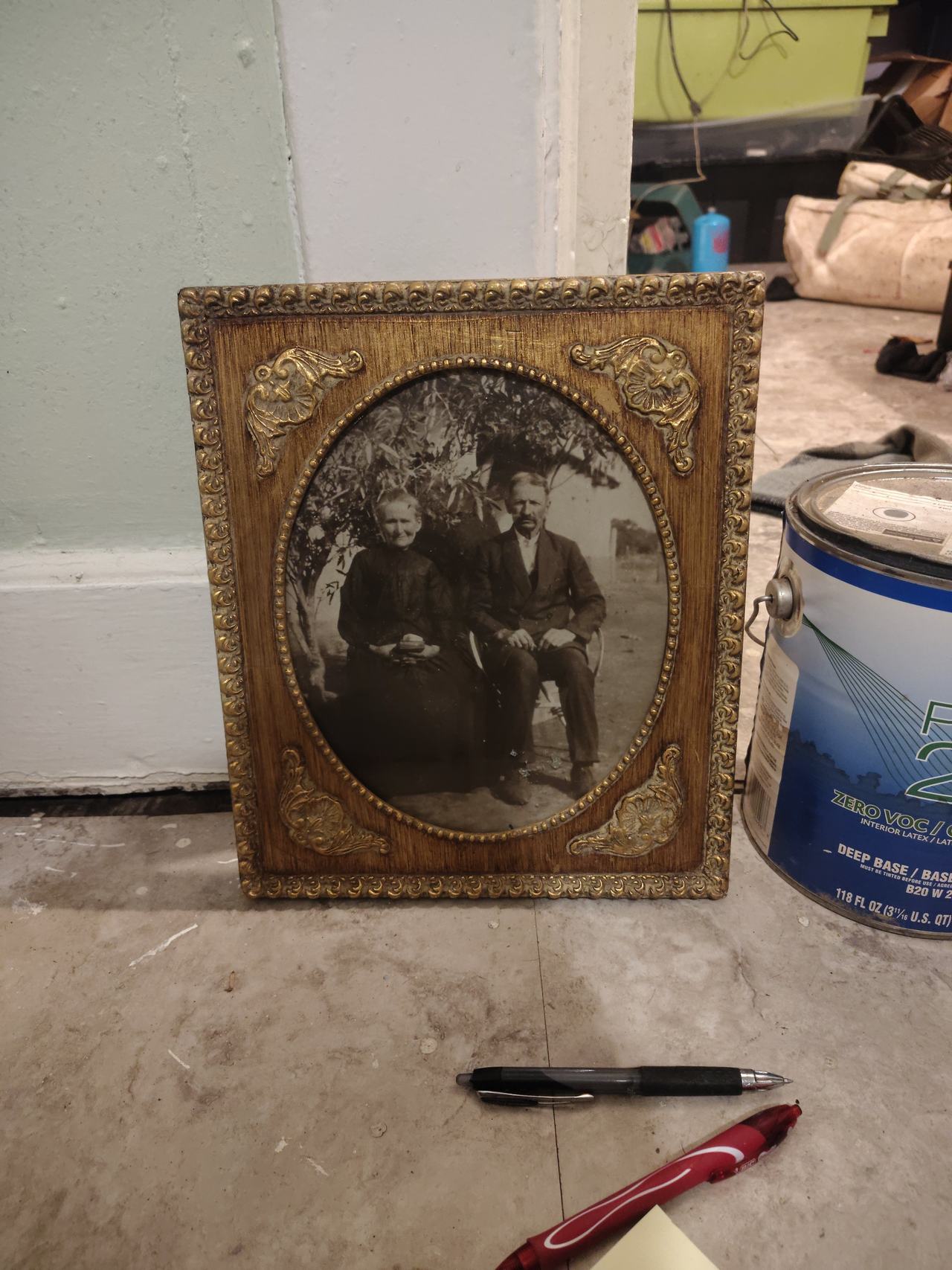 Antique Ornate Gilt Picture Frame with Oval Inset