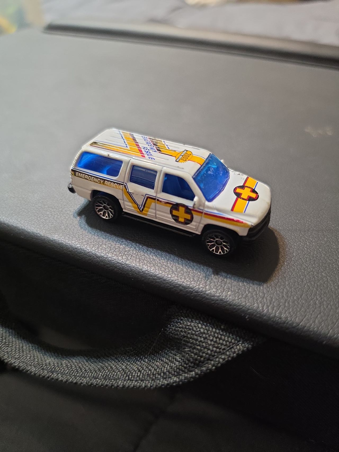 Hot Wheels Chevy Suburban Emergency Rescue
