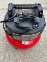 Craftsman 6-Gallon 150psi Pancake Air Compressor with 5 tools - Image 7