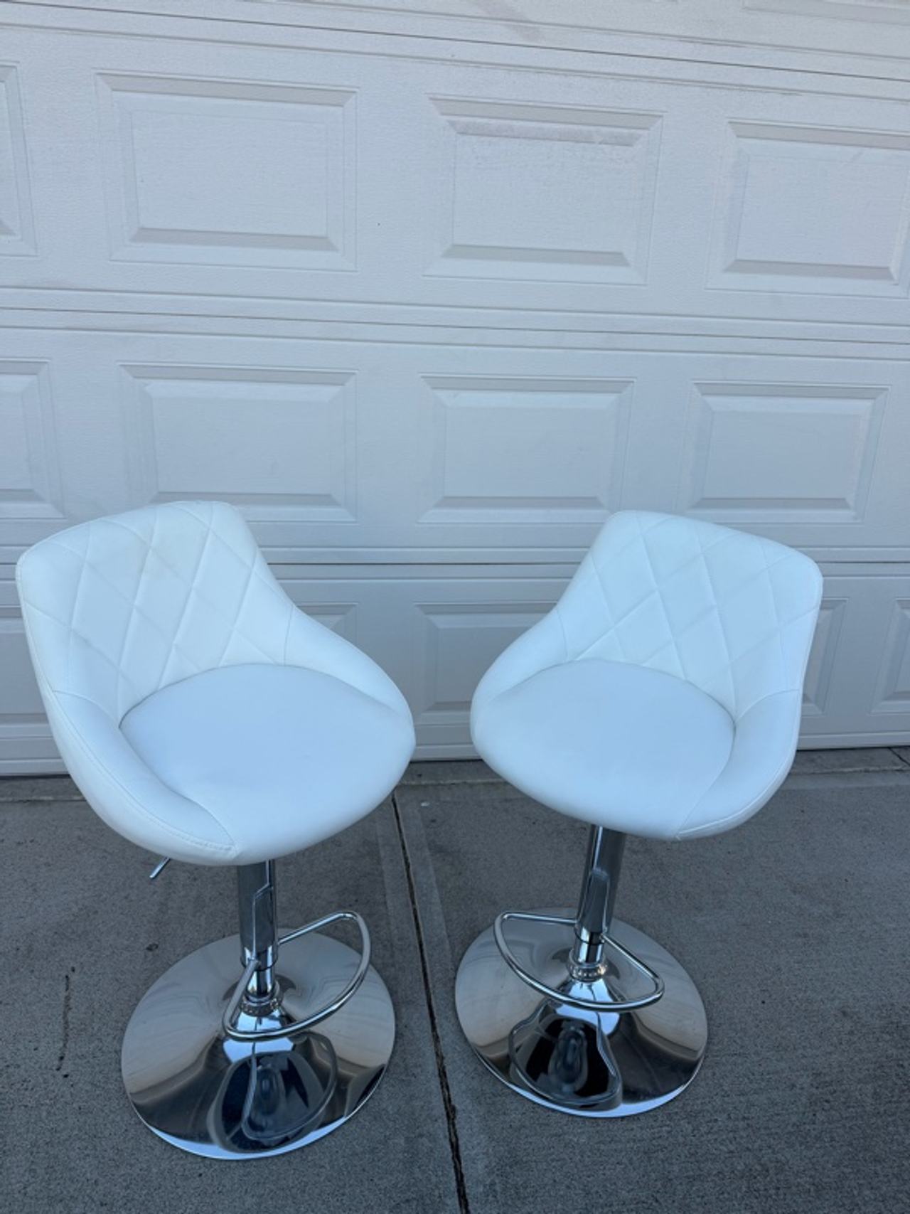 Elama Modern White Faux Leather Bar Stool with Chrome Base