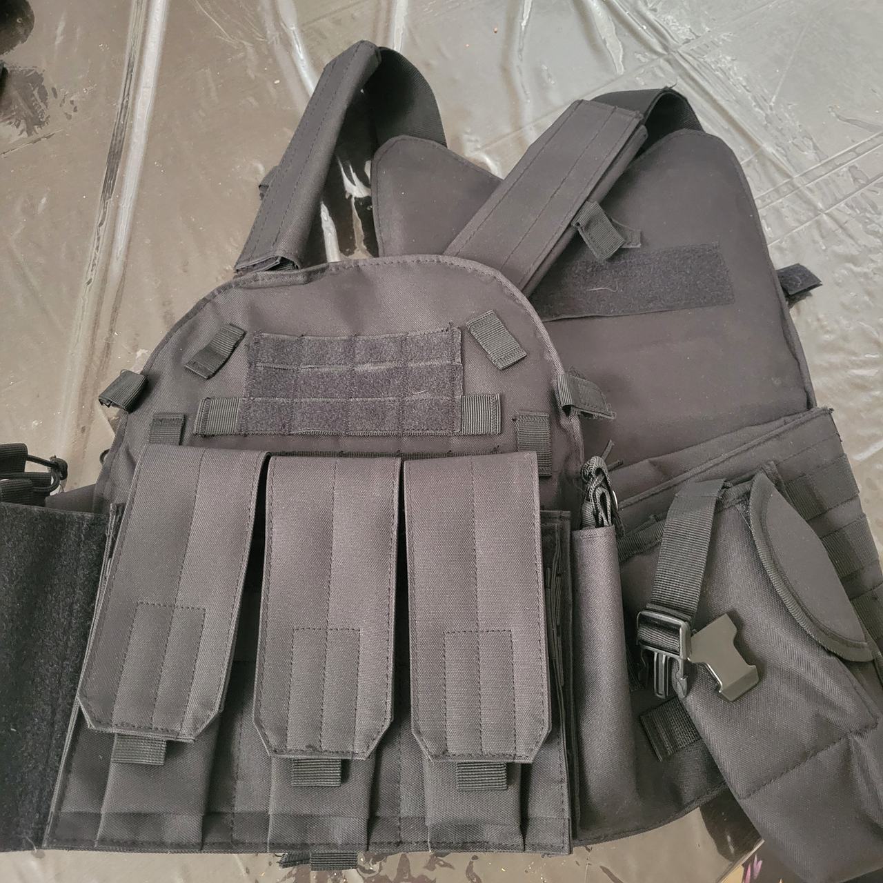 Tactical Plate Carrier Vest with Mag Pouches