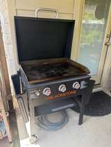 Blackstone 28" XL 3-Burner Griddle with Cover. Natural Gas (Not Propane) - Image 3