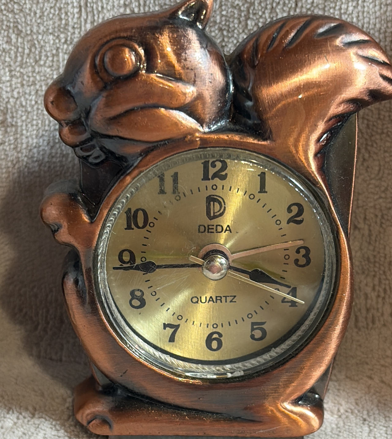 Deda Squirrel Quartz Desk Clock