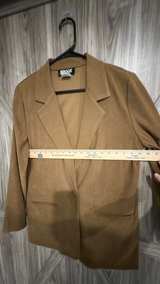 Briggs New York Women's Single Button Blazer brown size 10 vey soft velour - Image 5