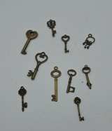 Vintage Style Skeleton Key Charms Set - Image 2
