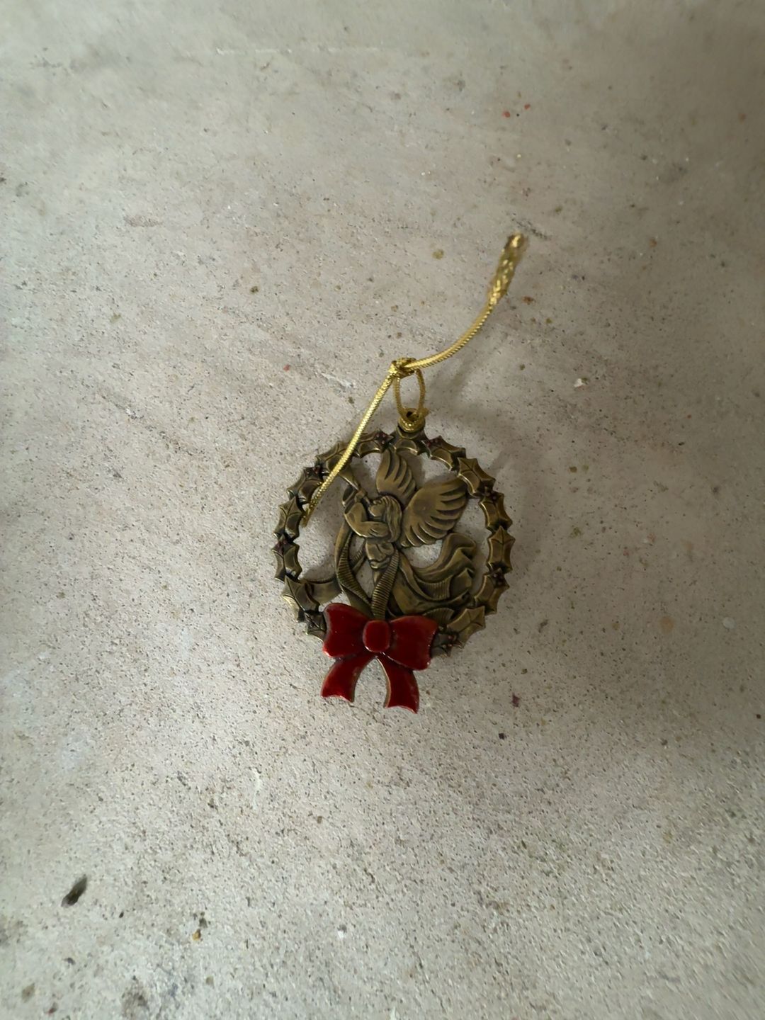 Gloria Duchin 1991 Vintage Metal Wreath Christmas Ornament