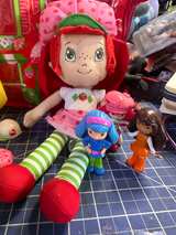 Strawberry Shortcake plush doll accessories Lot with Carrying Case. 207 - Image 2