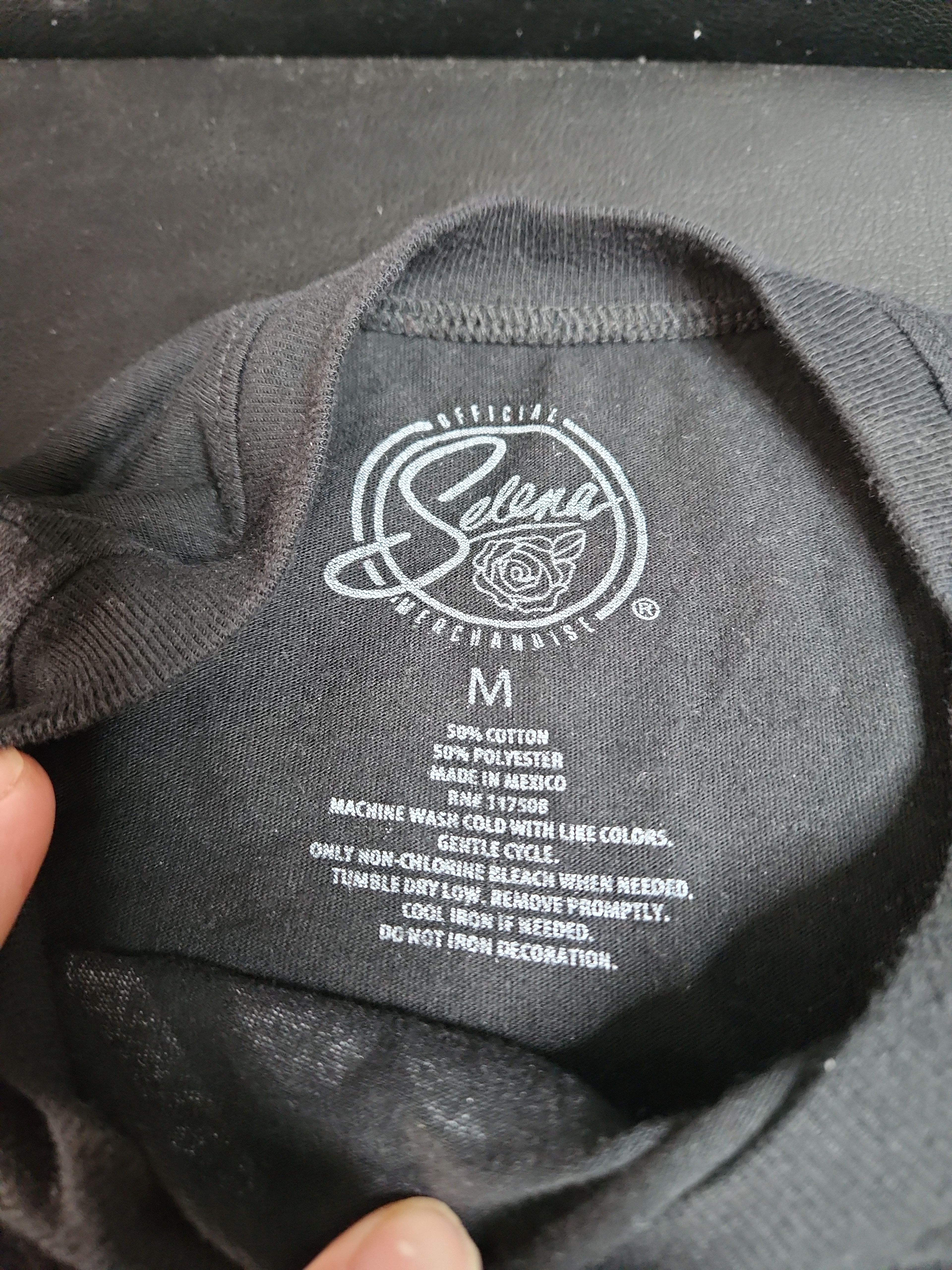 Selena La Leyenda Graphic T-Shirt - Image 4