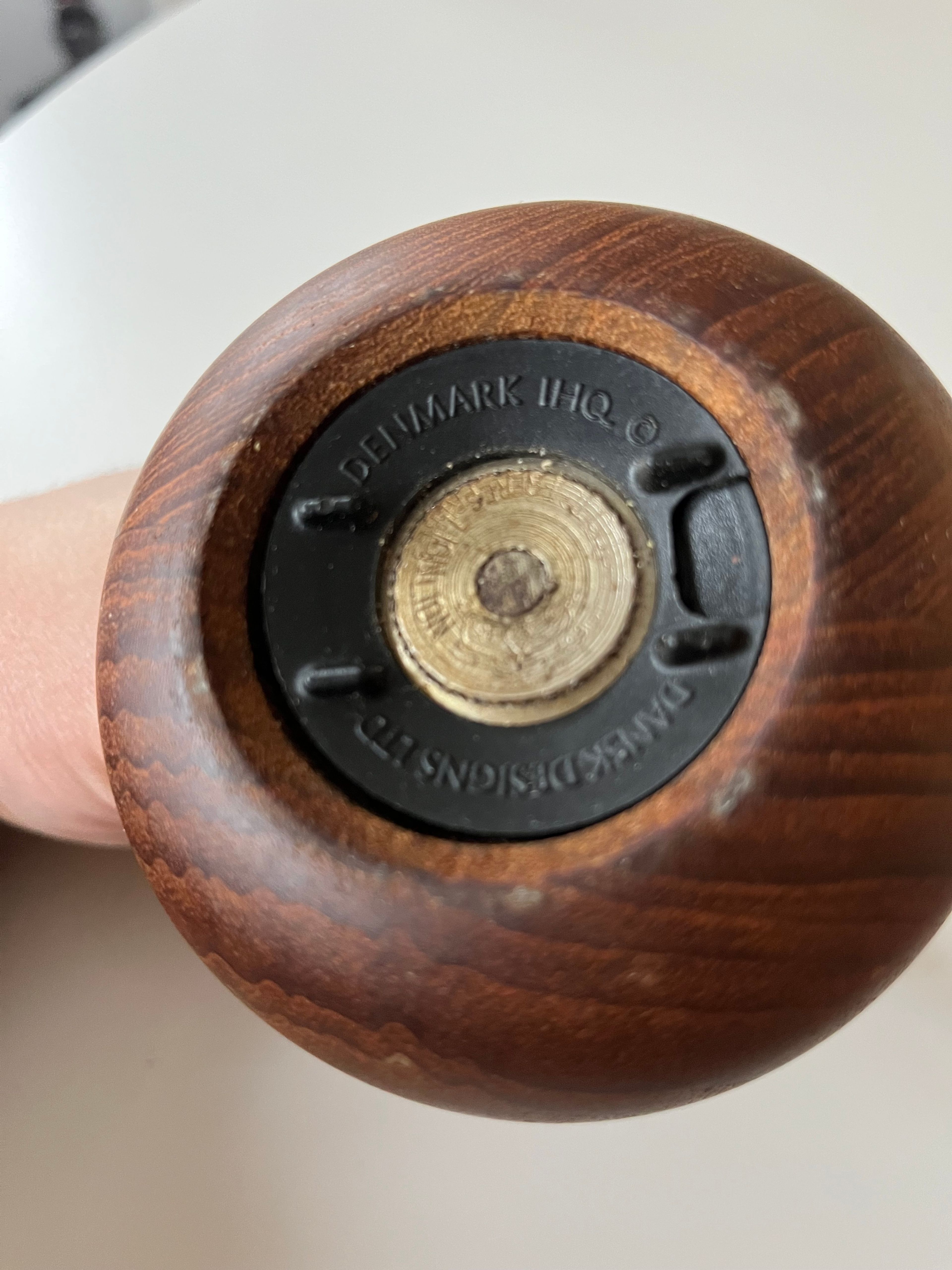 VINTAGE MID CENTURY MOD DANSK TEAK SALT PEPPERMILL GRINDER
QUISTGAARD PEAR CORE - Image 4