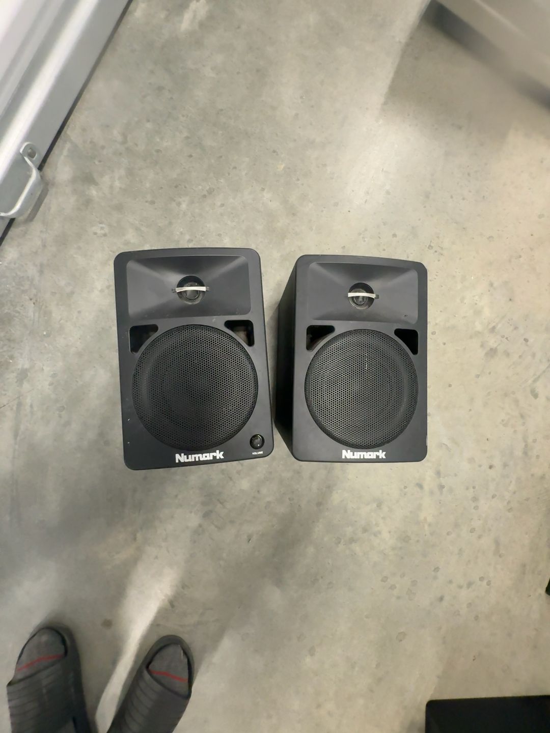 Numark N-Wave 360 Powered Desktop DJ Monitor Speakers (Pair)