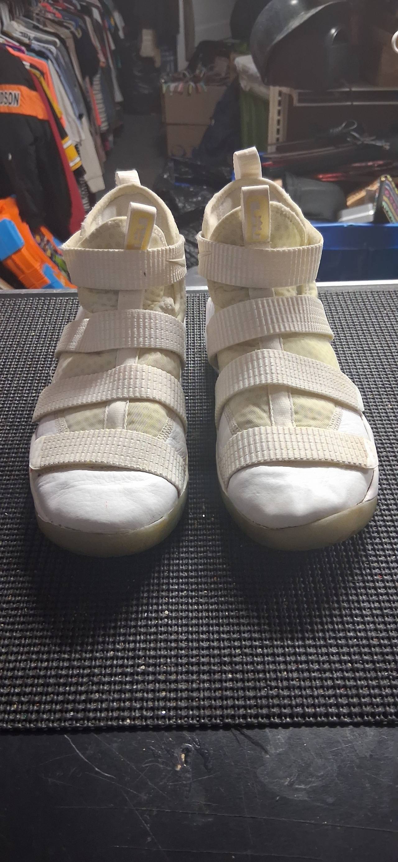 Nike LeBron Soldier 11 White Gum