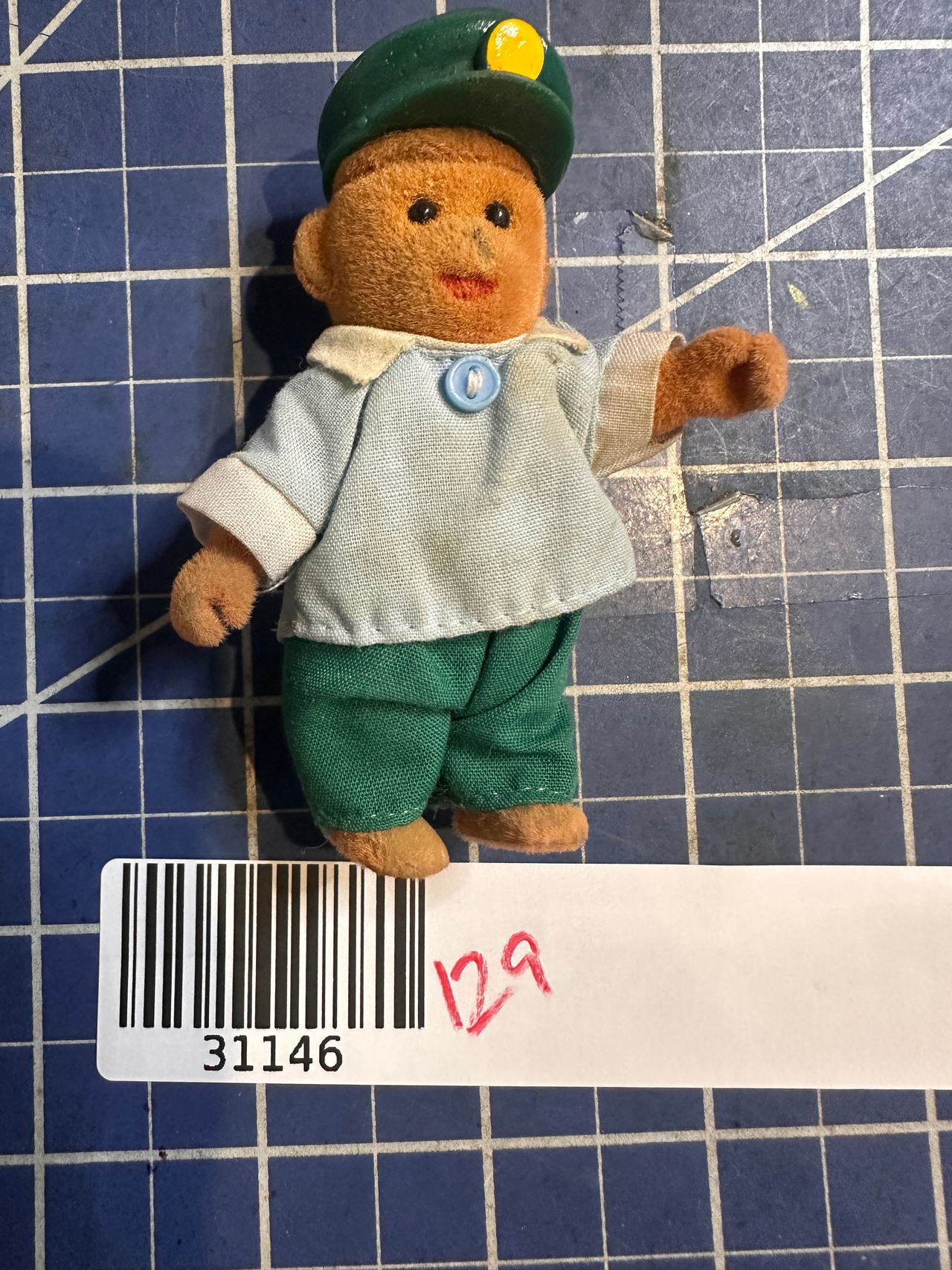 Mapletown Sylvanian Families Calico Critters vtg BEAR flocked  Figure. 129