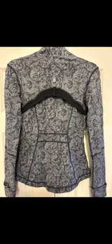 Lululemon Define Jacket Patterned size 4 great condition - Image 3
