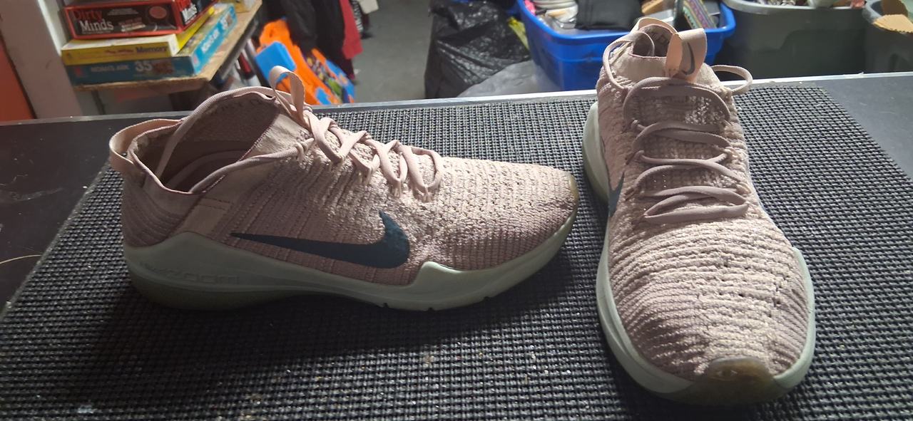 Nike Air Zoom Fearless  Flyknit Rose Athletic Training Shoe