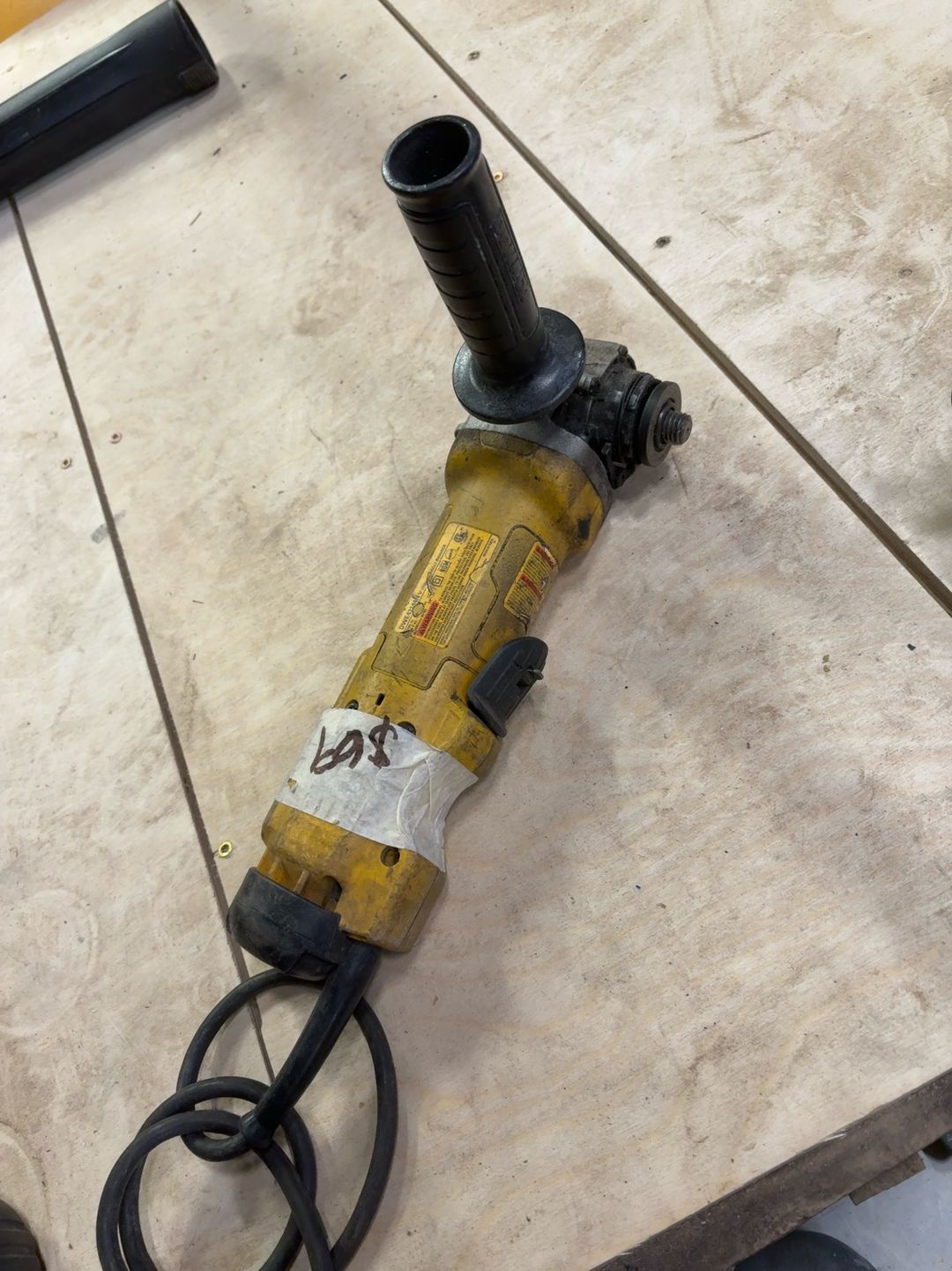 DeWalt DWE402 4-1/2" Corded Angle Grinder