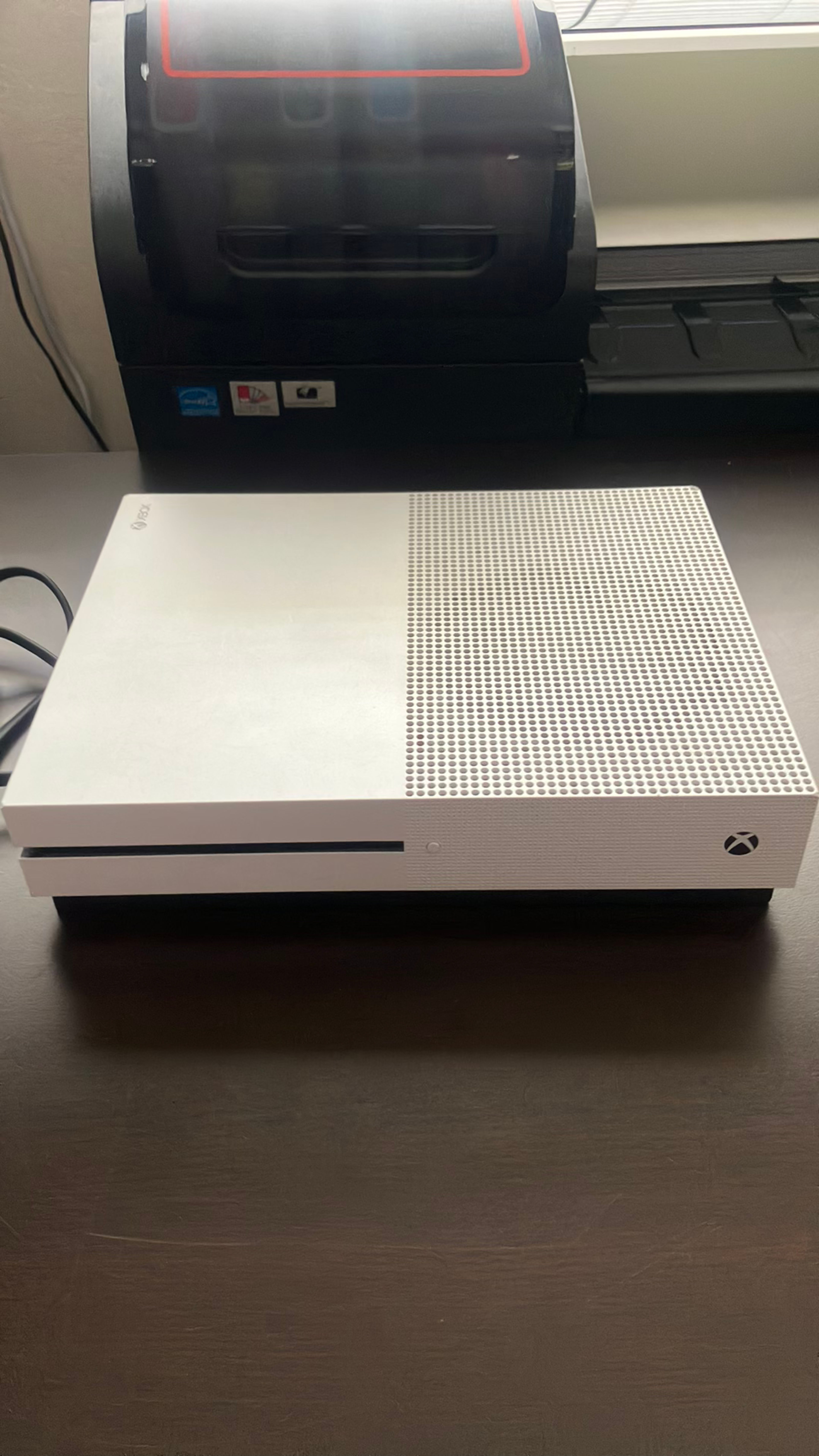 Microsoft Xbox One S - Image 2