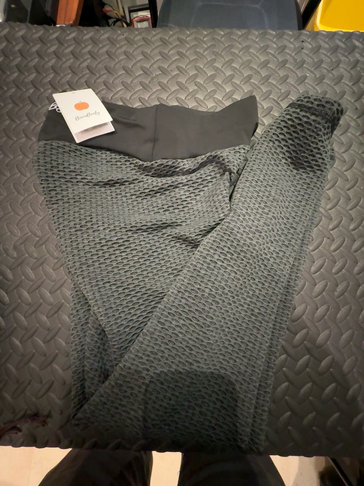 New Boom Booty Women’s Butt lifting Leggings Size Small Grey & Black