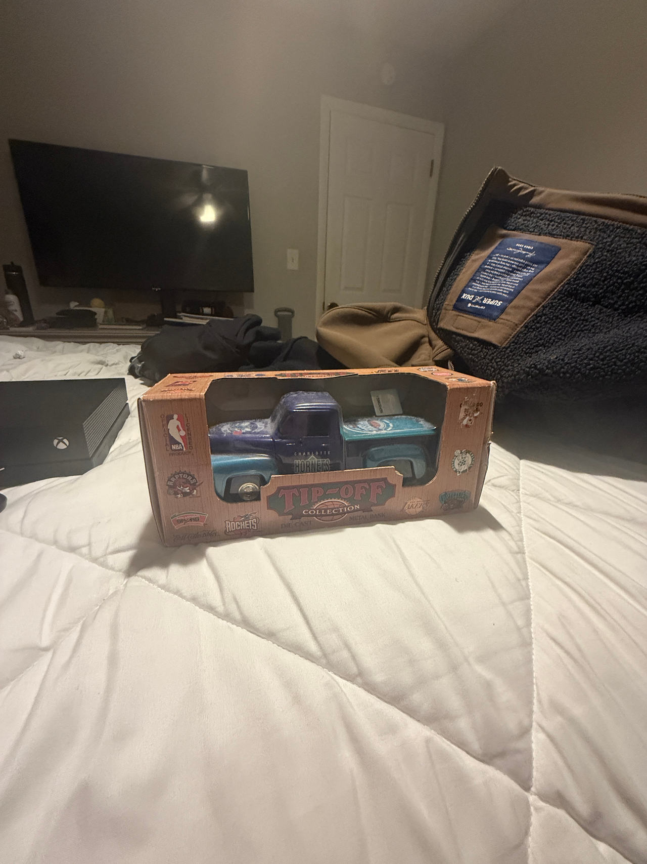 Fleer Tip-Off Collection Charlotte Hornets 1953 Chevy Pickup