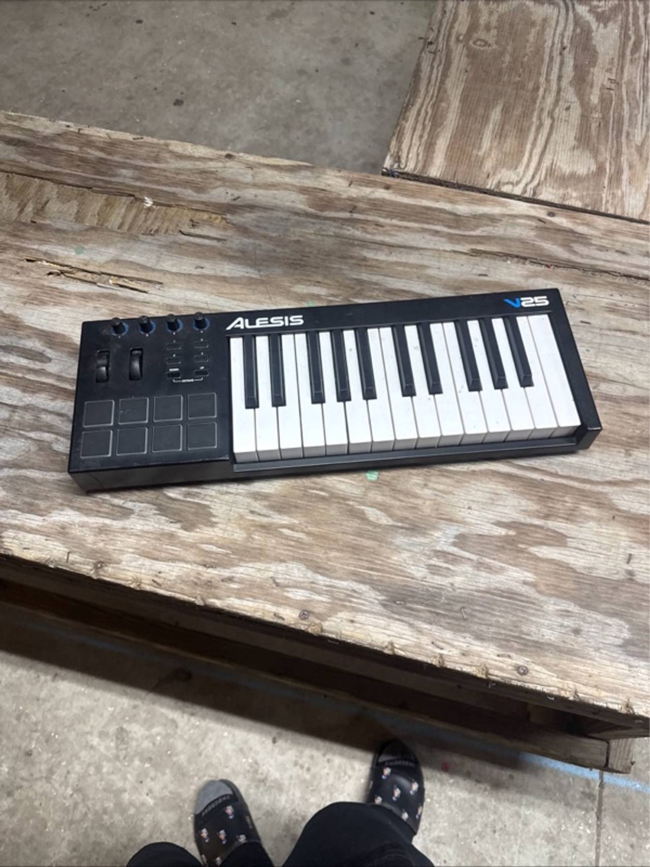 Alesis V25 25-Key USB MIDI Keyboard Controller
