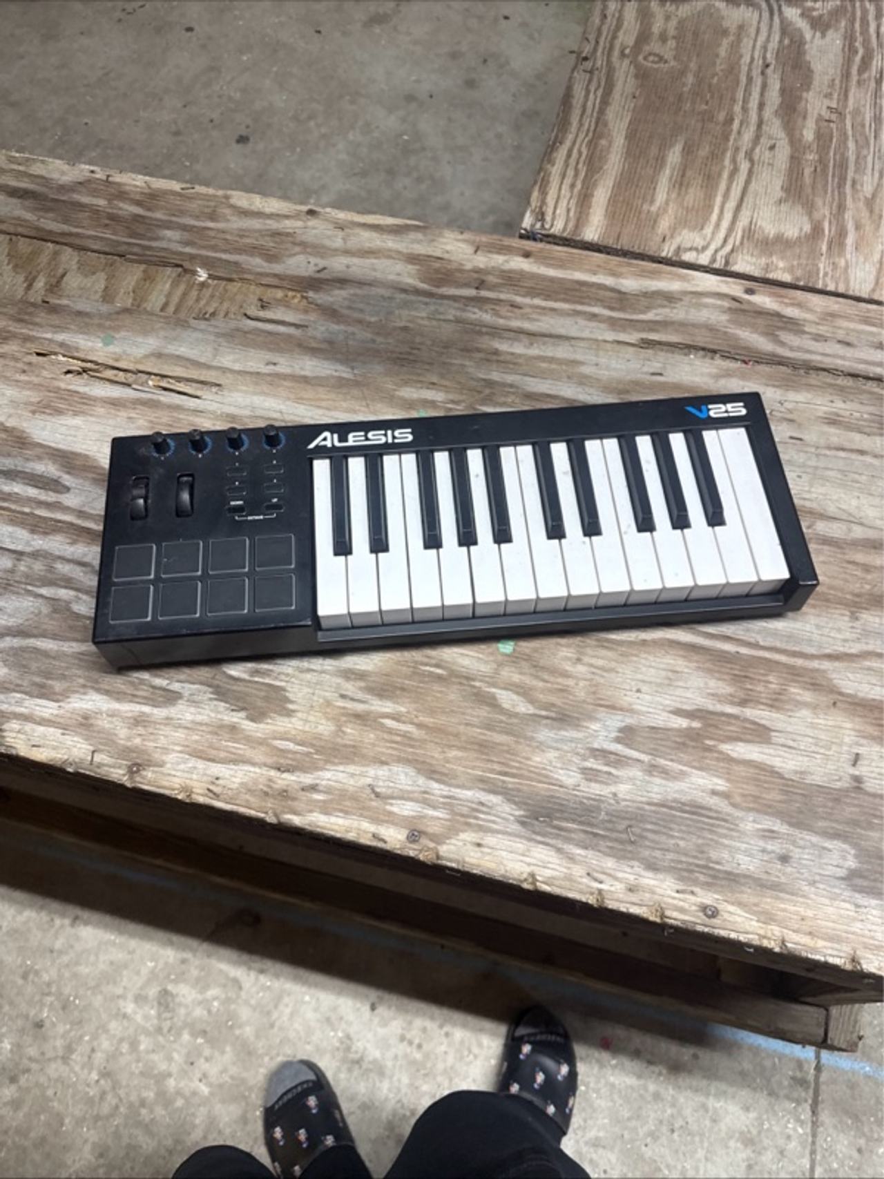 Alesis V25 25-Key USB MIDI Keyboard Controller