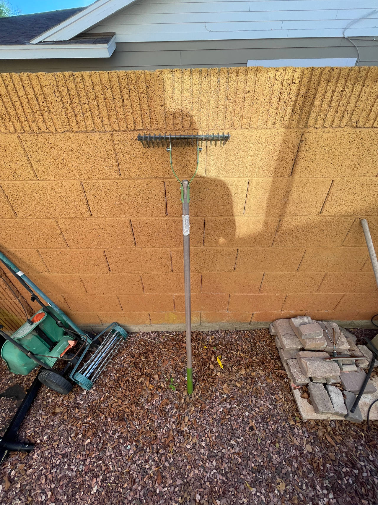Lawn Dethatching Rake