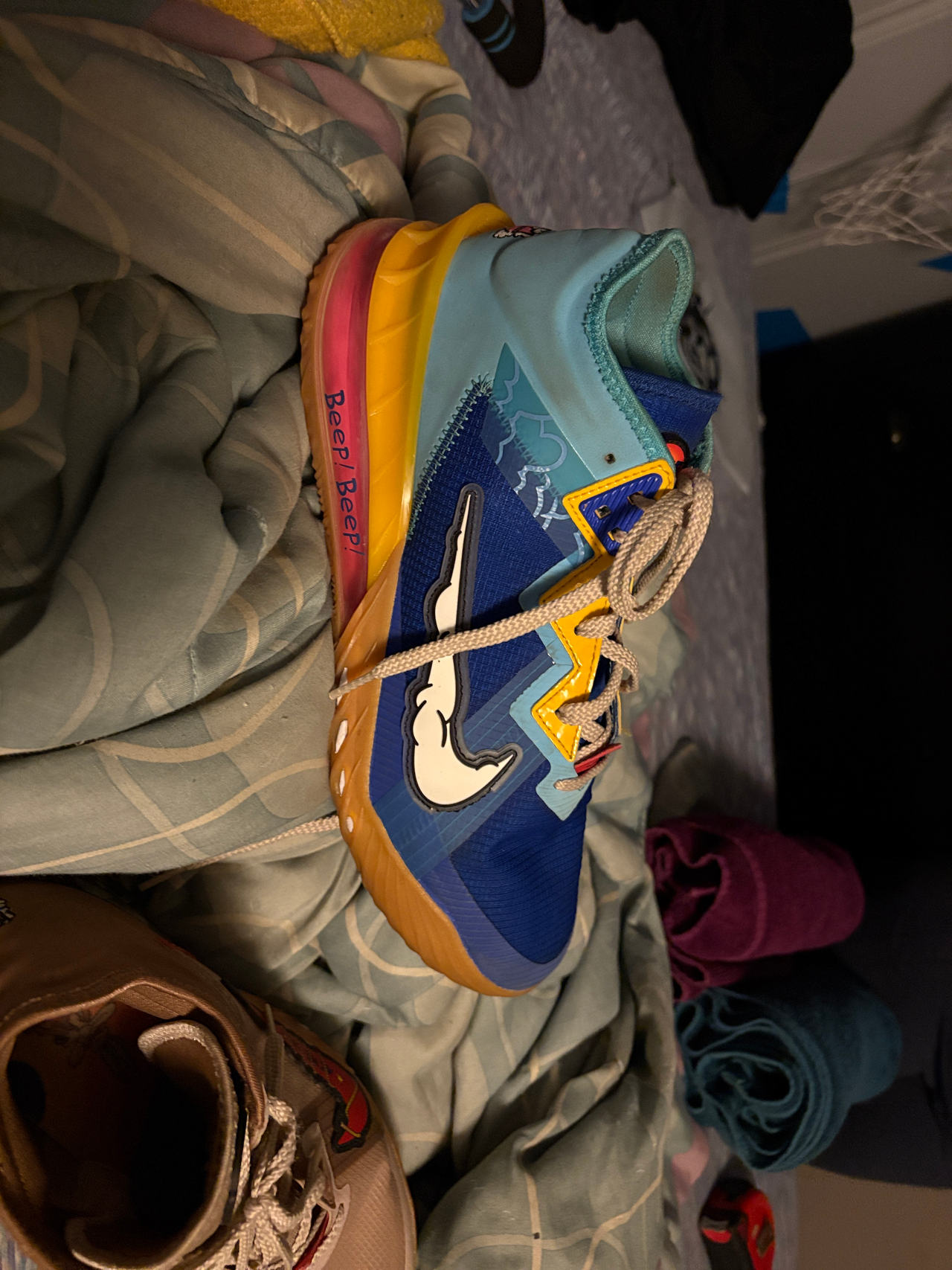 Nike LeBron 18 Low Wile E. vs Roadrunner Space Jam (NO BOX)