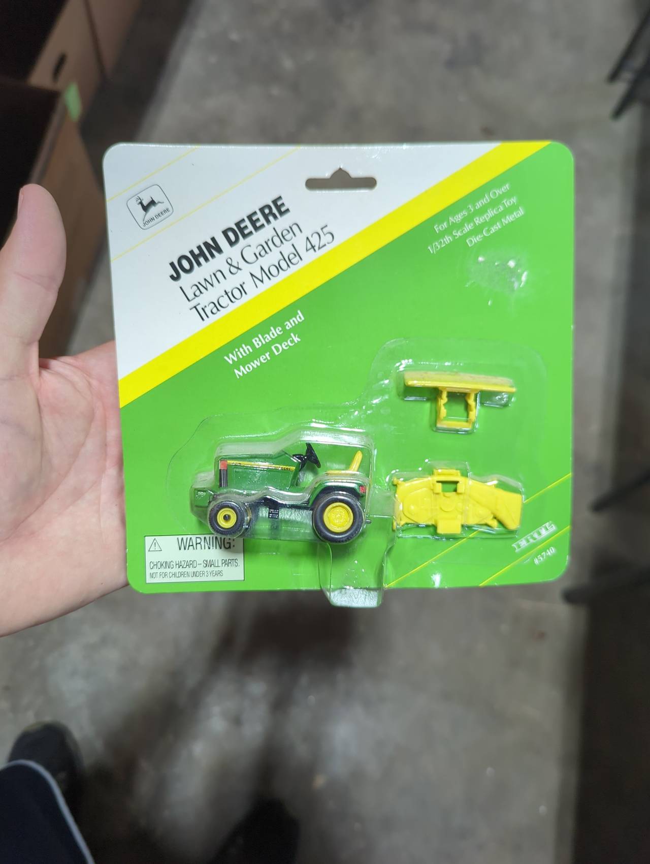 Ertl John Deere Lawn & Garden Tractor Model 425 with Blade and Mower Deck