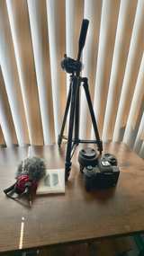 Canon EOS M50 Mirrorless Camera Bundle - Image 4