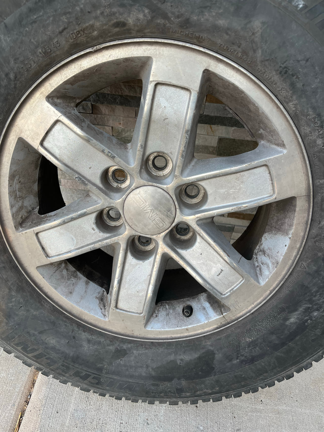 GMC Sierra OEM Wheel