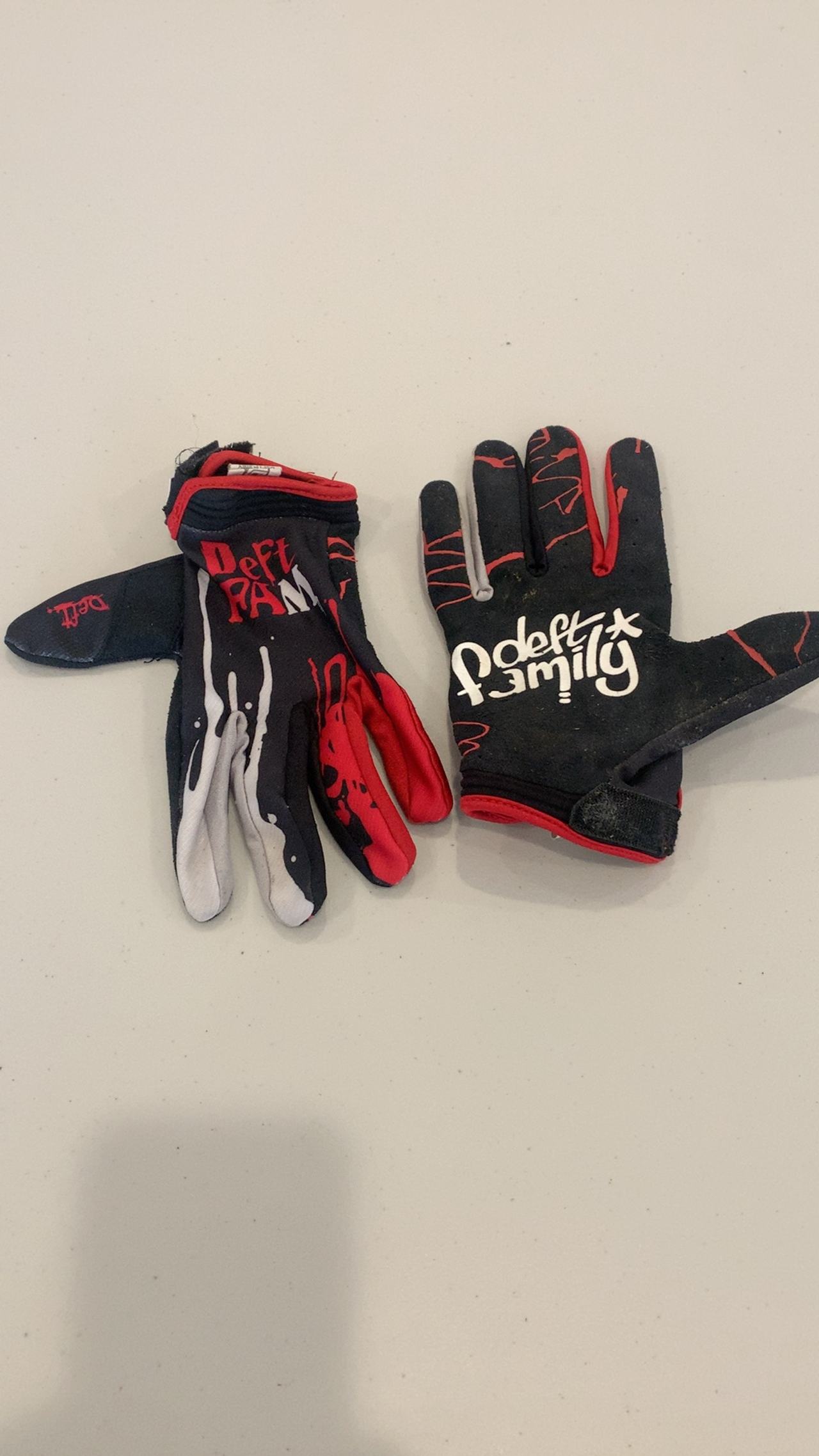 Deft Fam MX gloves
Size L