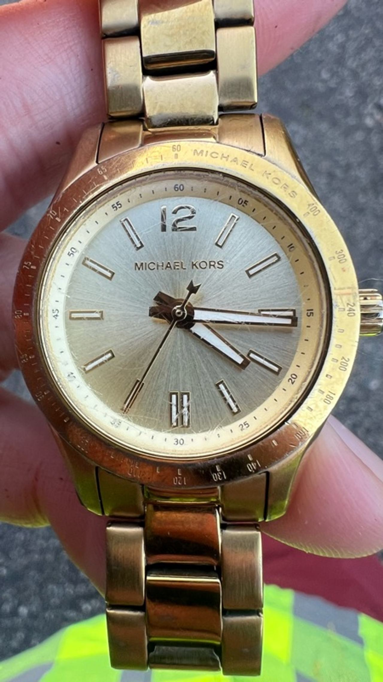 Michael Kors Gold-Tone Bracelet Watch (MKO-1045) – Silver Dial