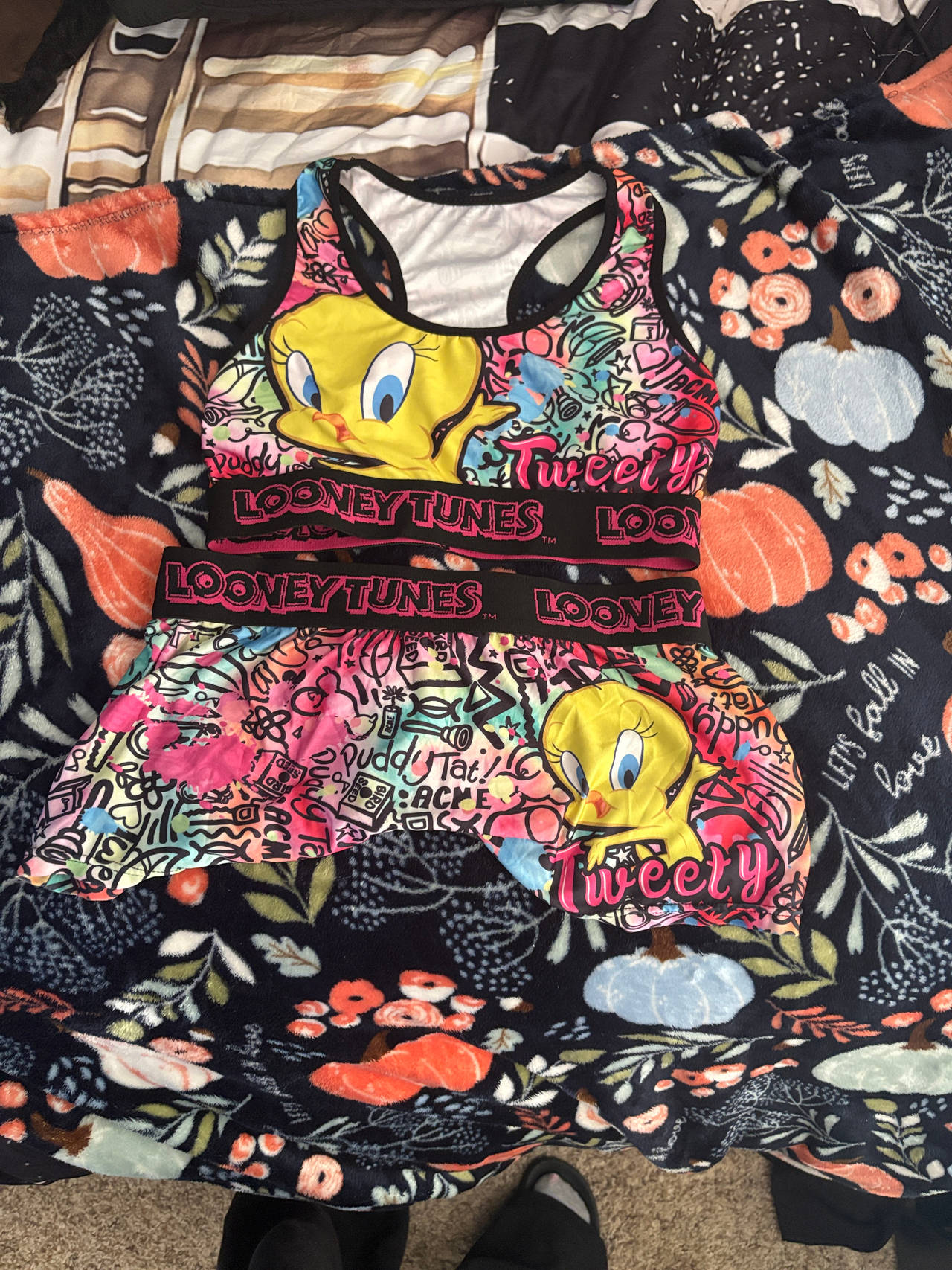 Xs Looney Tunes Tweety Sports Bra and Shorts Set