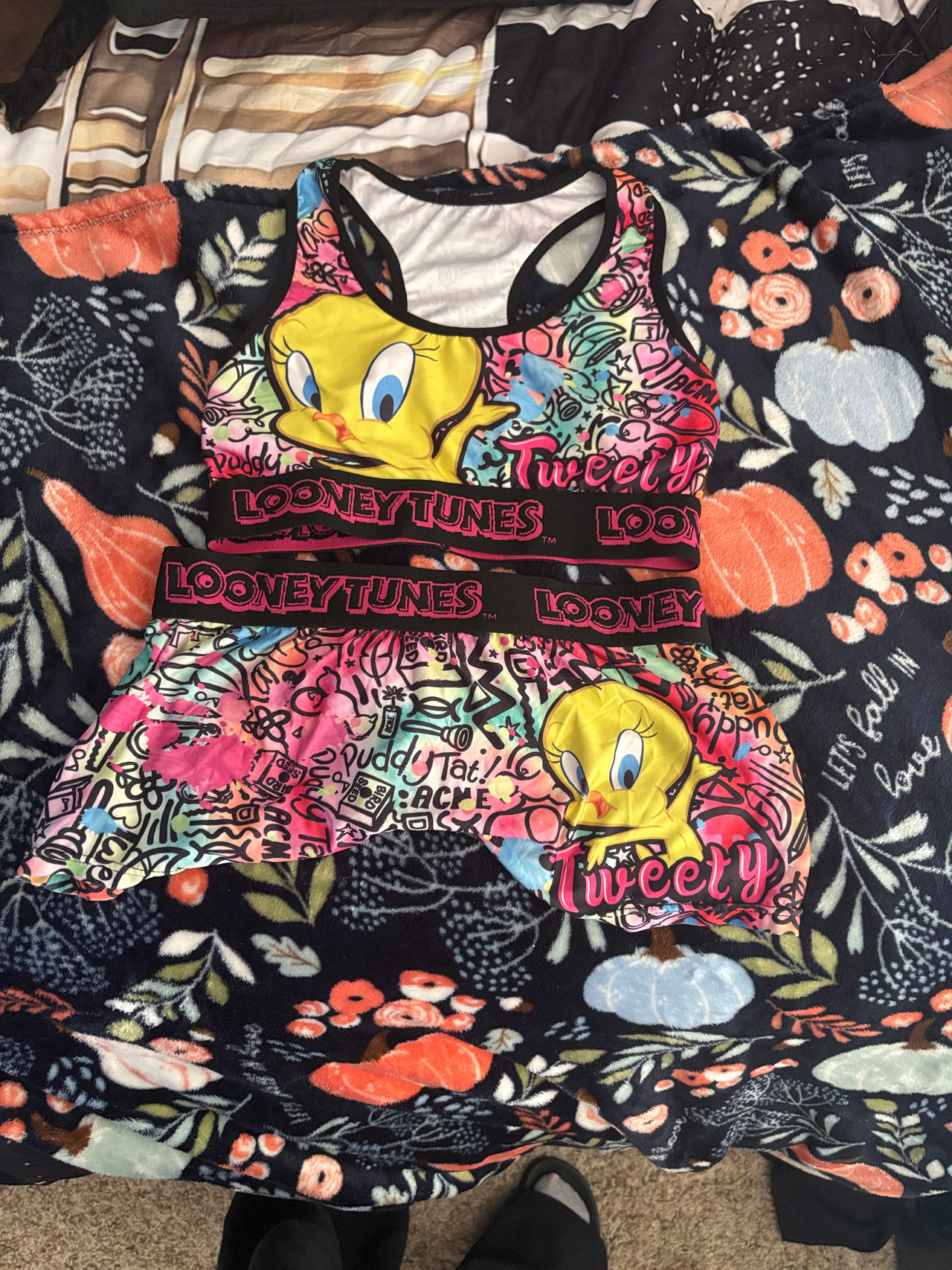 Xs Looney Tunes Tweety Sports Bra and Shorts Set