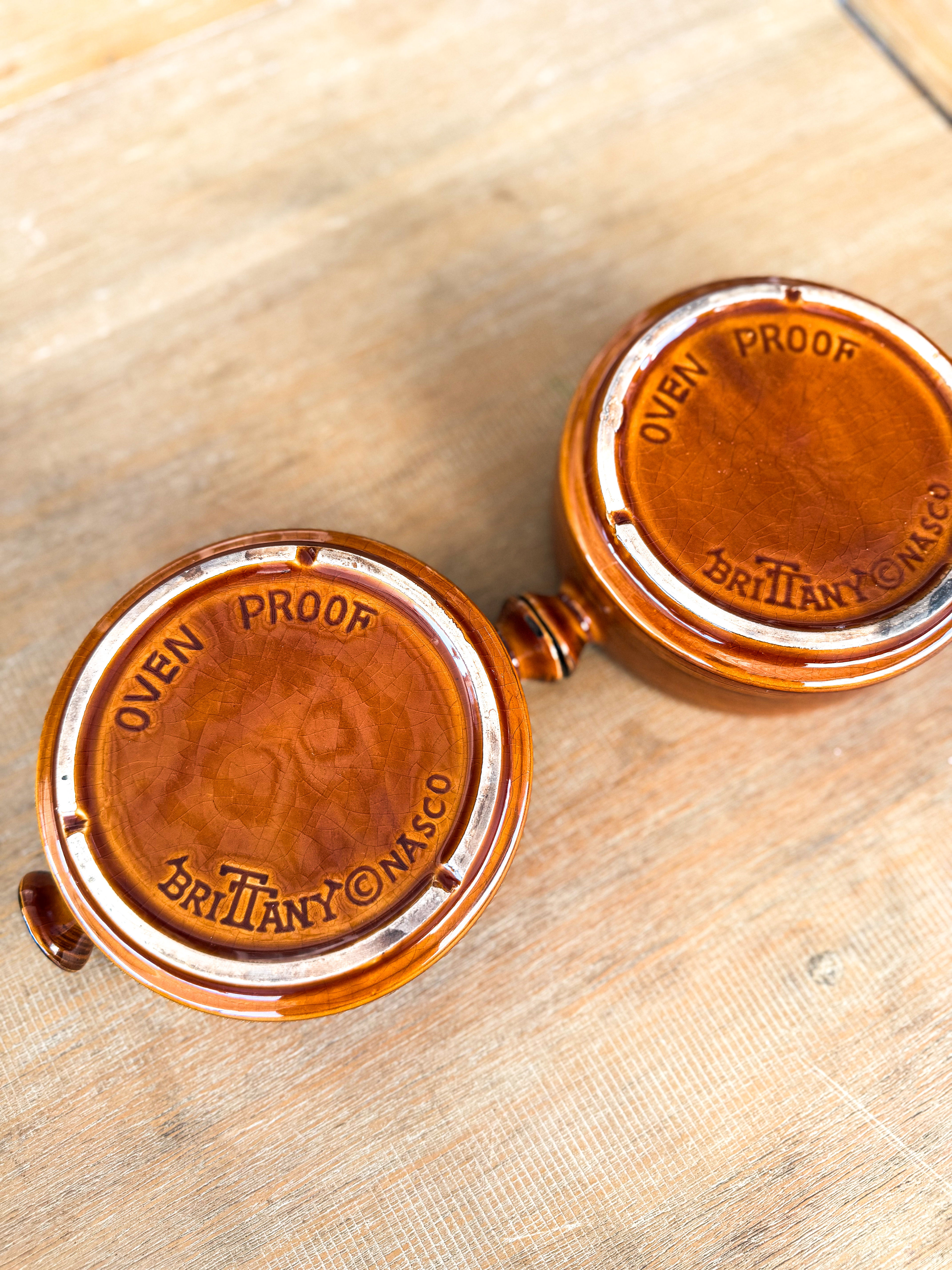 Vintage Brittany Onyx Oven-Proof Stoneware Crocks – Pair (One Decorative) - Image 6