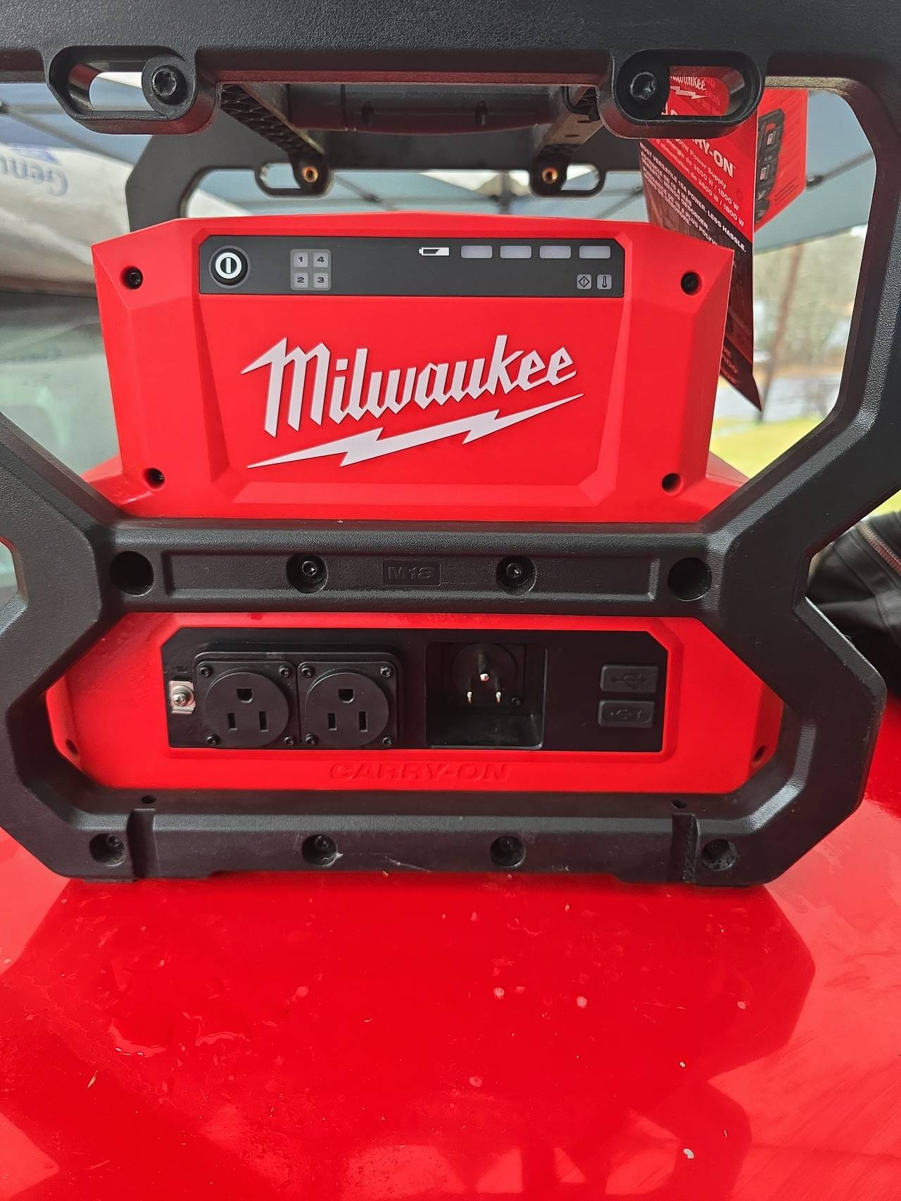 Milwaukee M18 Carry-On 3600W/1800W Power Supply