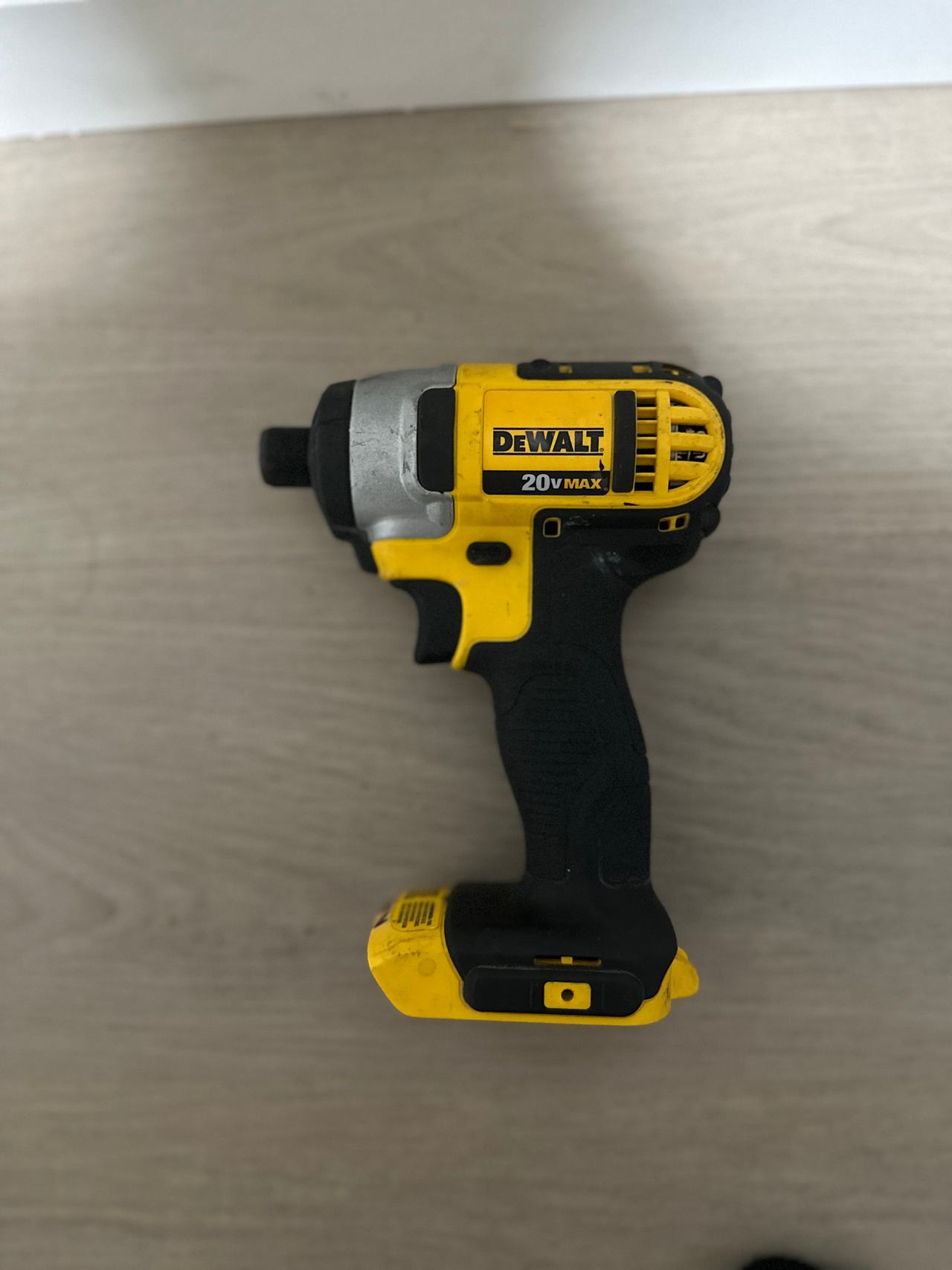 DEWALT DCF885 20V MAX 1/4" Impact Driver