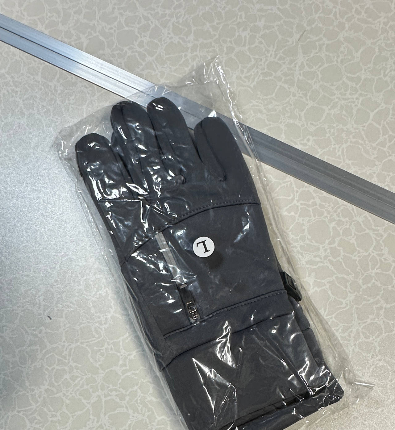 Winter Gloves with Zipper Pocket