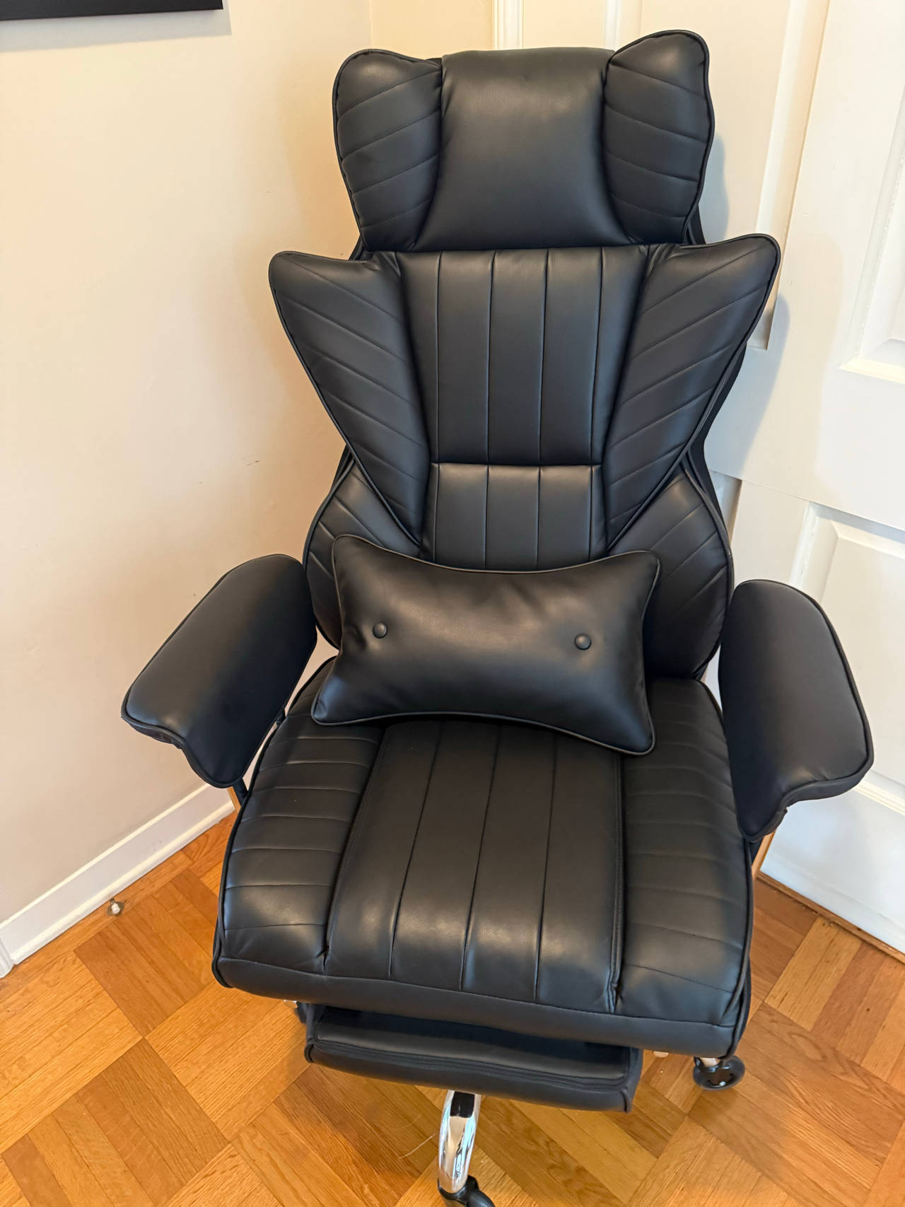 Vevor Black Faux Leather Gaming Chair with Footrest