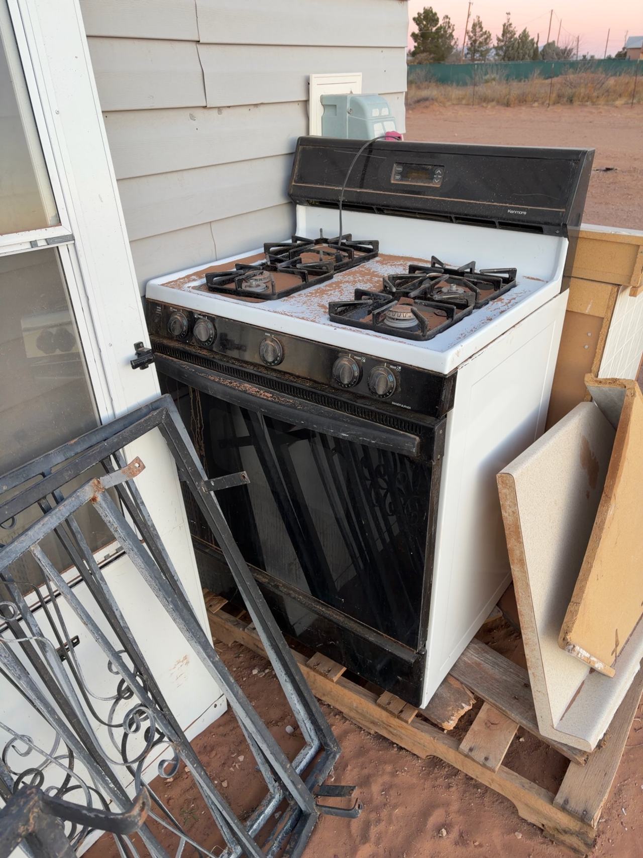 Hotpoint 30-inch Free Standing Gas Range White with Black Oven Door