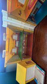 Fisher-Price Play Family House #952 couple imperfections as shown - Image 5
