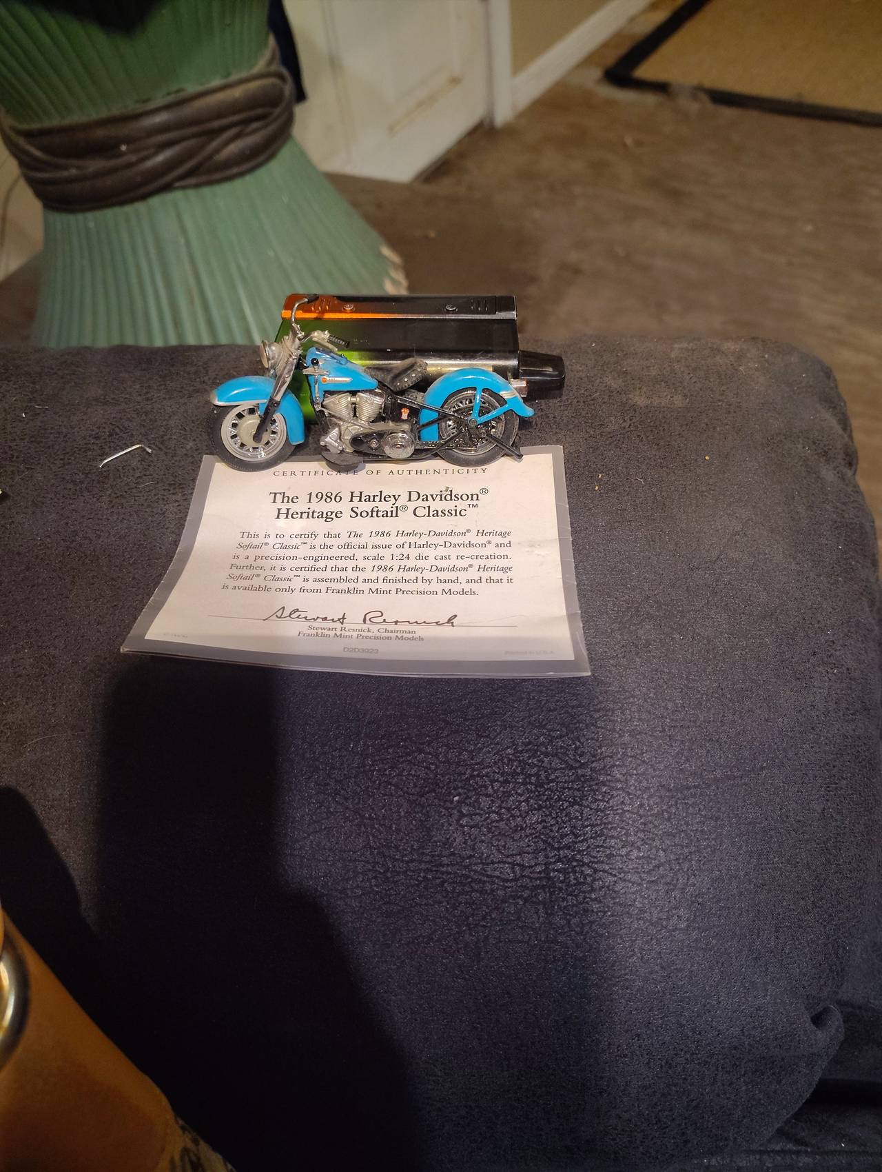Franklin Mint 1986 Harley-Davidson Heritage Softail Classic 1:24 Scale Die-Cast Model