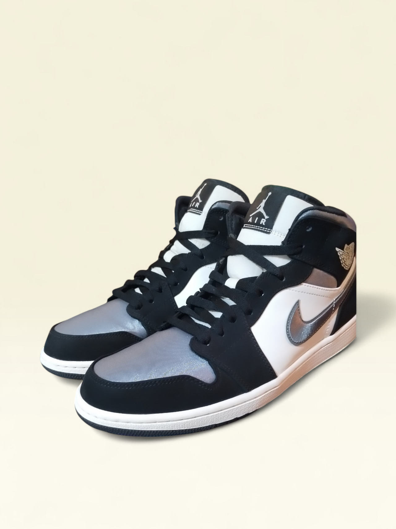 Air Jordan 1 Mid White Black Silver