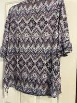 Lomon Women's Bell Sleeve V-Neck Geometric Print Top - Image 4