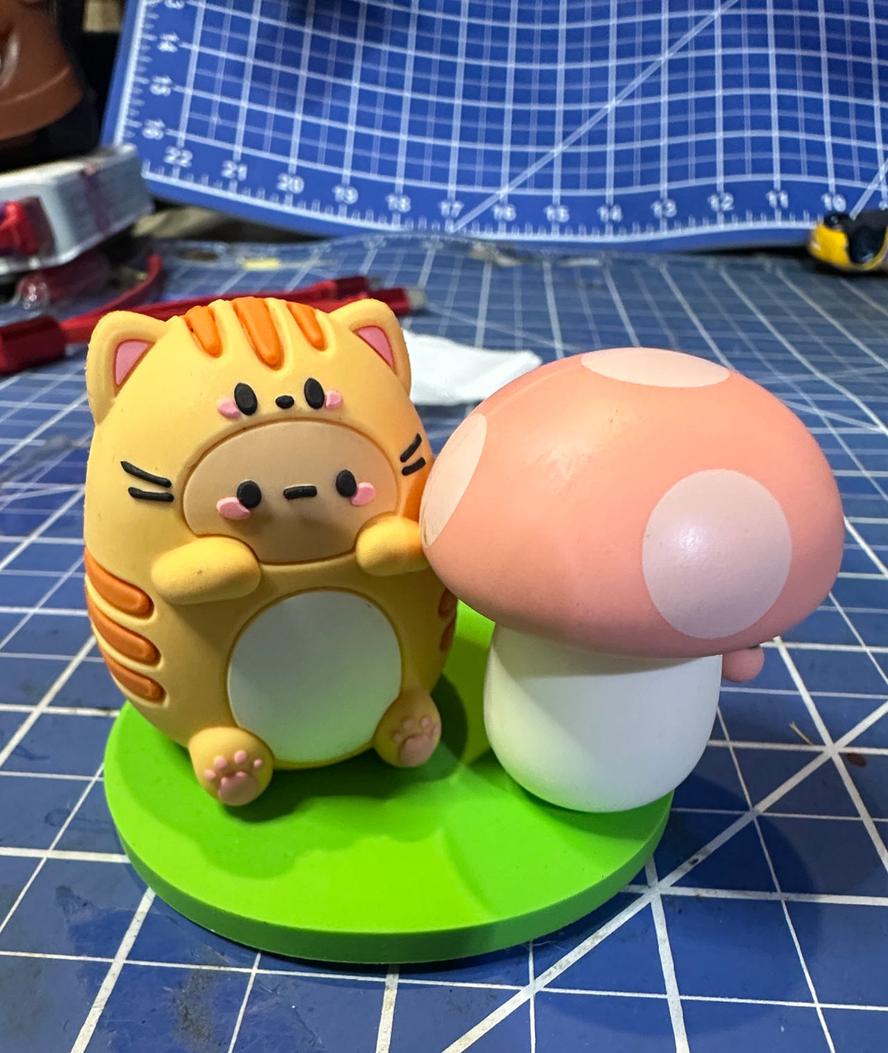 SMOKO TAYTO Potato Cat figure with mushroom collectible figure. 114