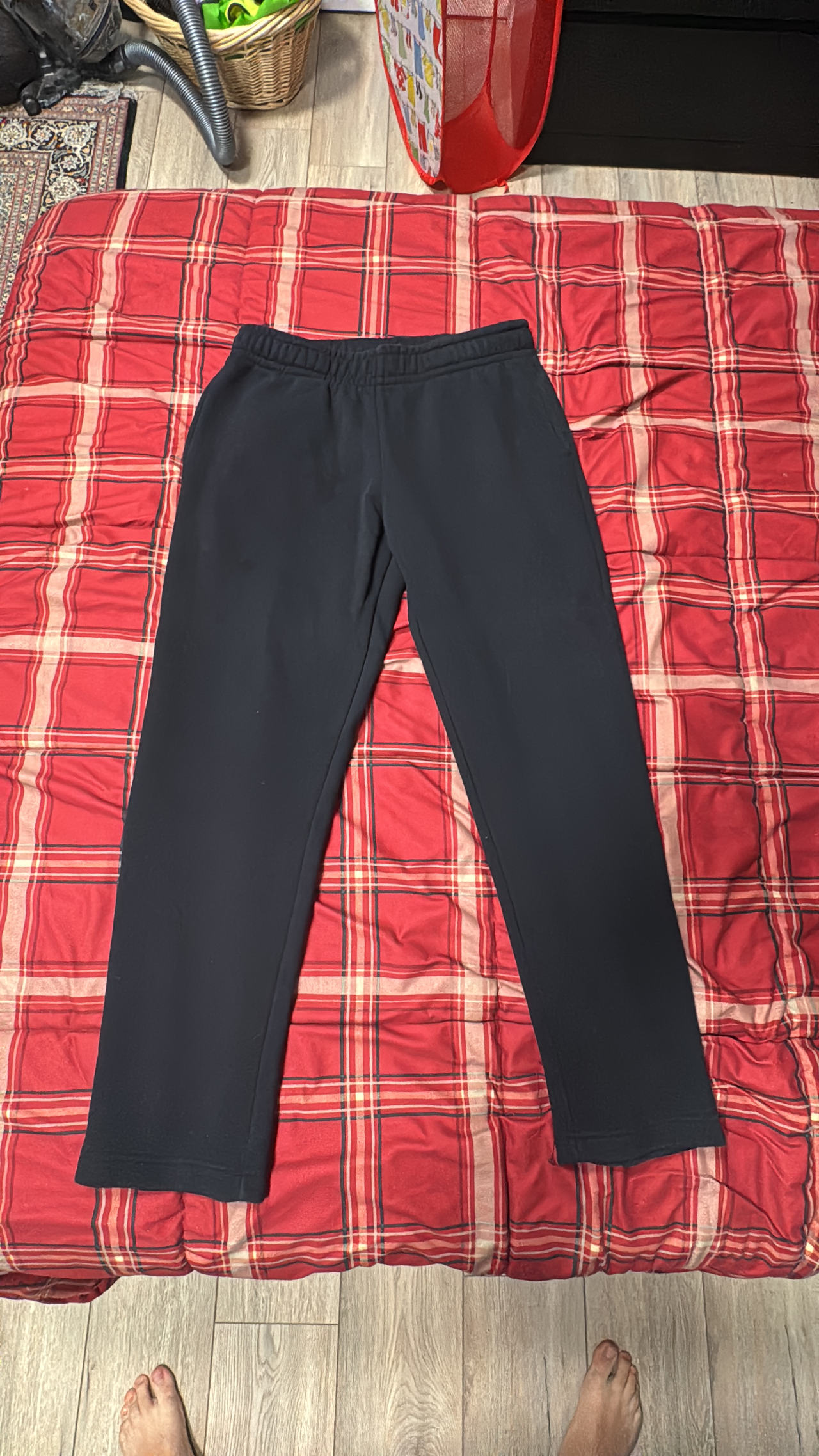 Simon’s Le31 black sweatpants