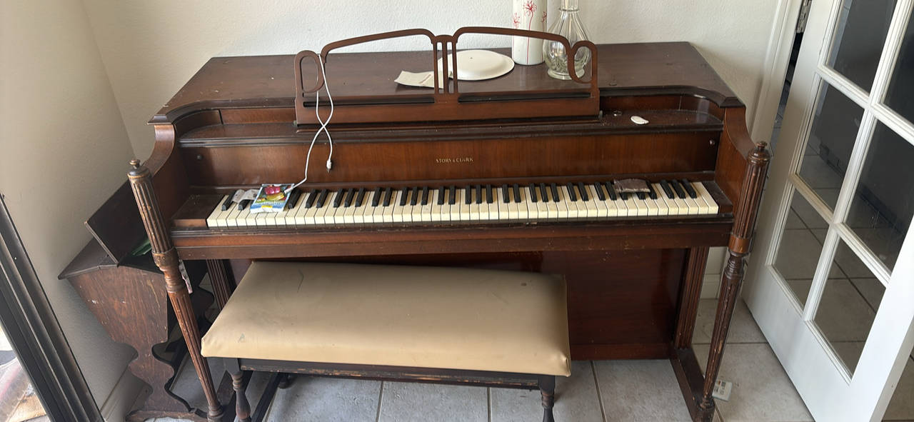 Spinet Piano