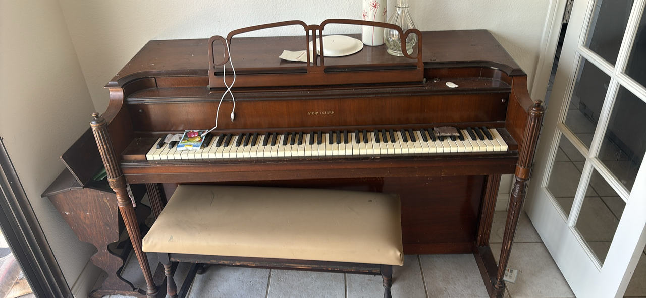 Spinet Piano