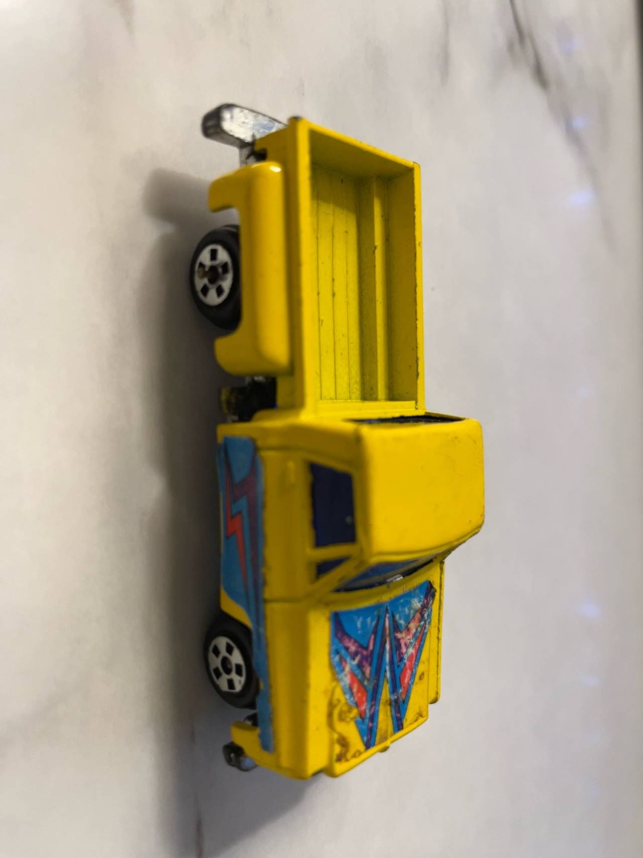 Kenner Chevrolet C-10 Stepside Pickup Truck Yellow 1:64 Diecast