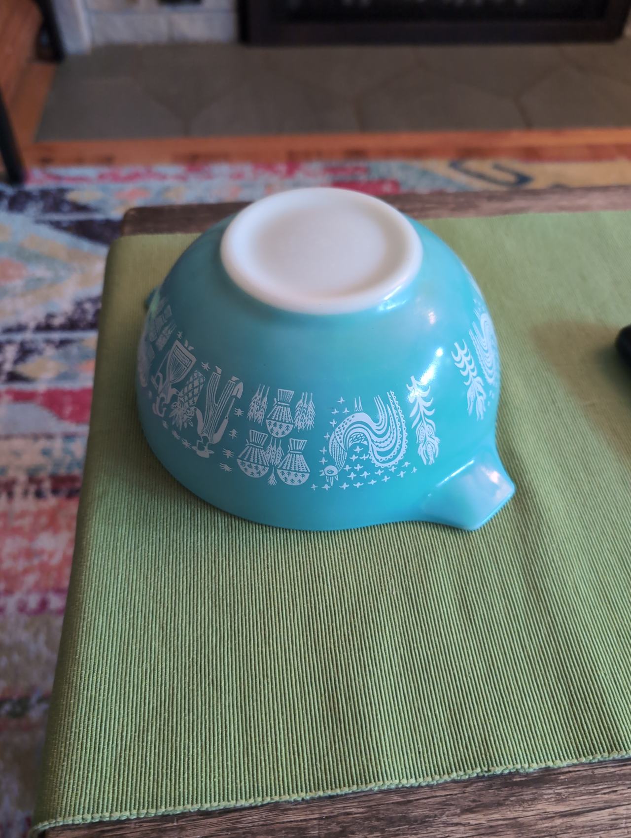 PYREX Butterprint Turquoise Cinderella Mixing Bowl 442   1.5 Quart